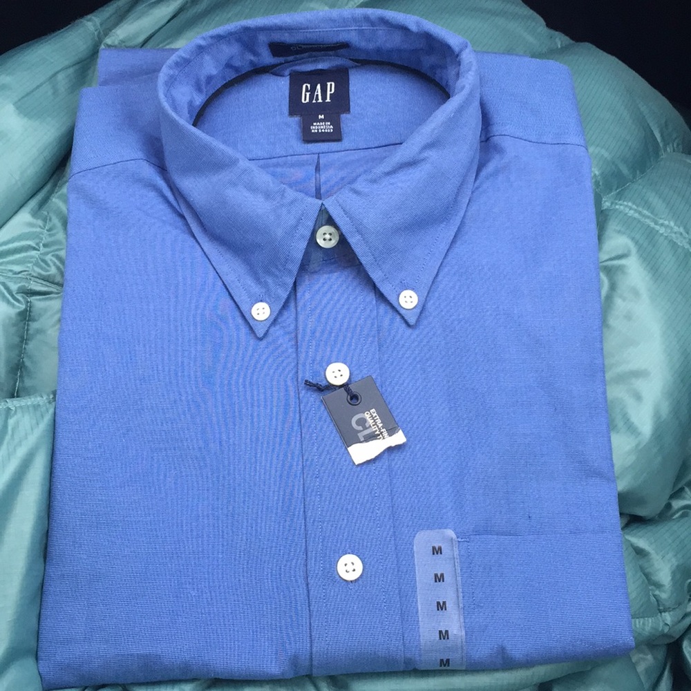 GAP Men’s Classic Long Sleeve Shirt